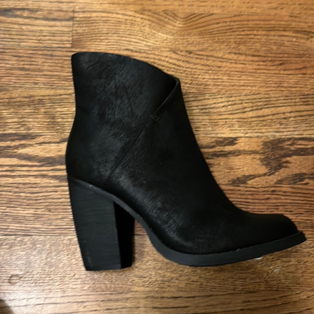 Sbicca black boots